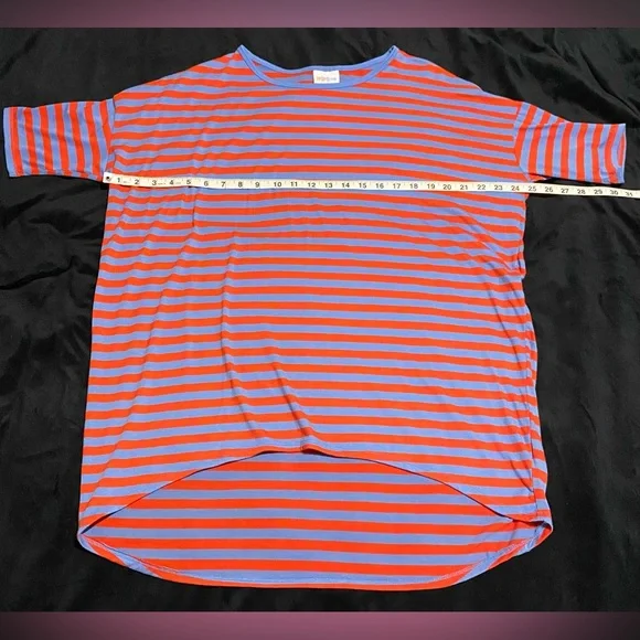 OVERSIZED MEDIUM NWT C PICS CLOSET CLEAR OUT ON ALL LULAROE MAKE AN OFFER BUNDLE - Picture 3 of 9